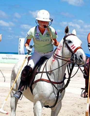 Abigail_Beaux_equestrian